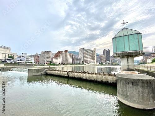 宝塚,武庫川,風景,晴れ,河川,宝塚市,山,閑静,住宅街,マンション,都会,都市風景,発展,産業,兵庫県,景色,アジア,日本,広角,ワイド,ビル,開発,ビジネス,高層ビル,全体,河川敷,川,土手,空,自然,建物,屋外,青空,都市,兵庫,近畿,住宅,町並み,住宅地