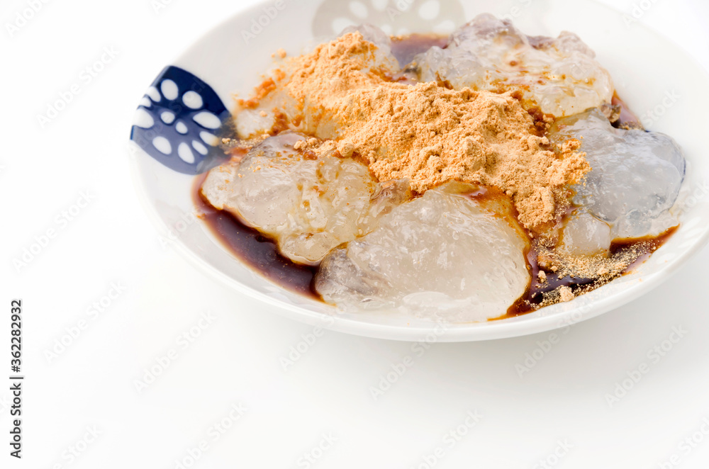 くず餅の黒蜜ときな粉かけ くず餅の黒蜜ときな粉かけ