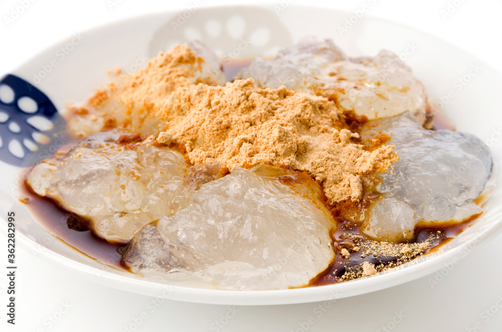 くず餅の黒蜜ときな粉かけ くず餅の黒蜜ときな粉かけ