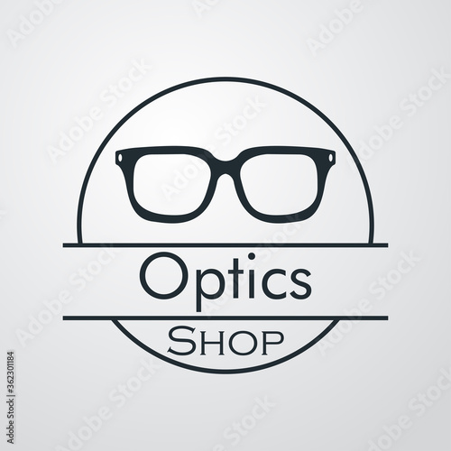 Concepto tienda de lentes. Logotipo lineal con texto Optics Shop en círculo con gafas de sol en fondo gris