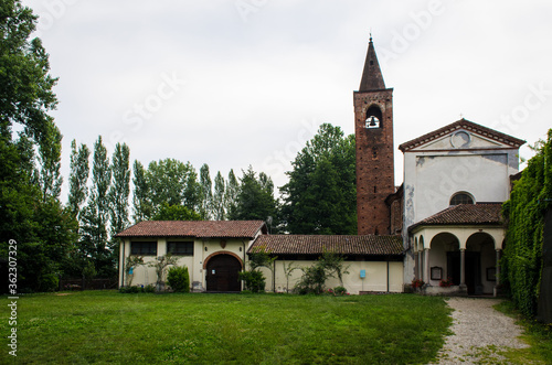 L'abbazia di sant'Albino, in Lomellina presso Mortara, lungo la via Francigena photo