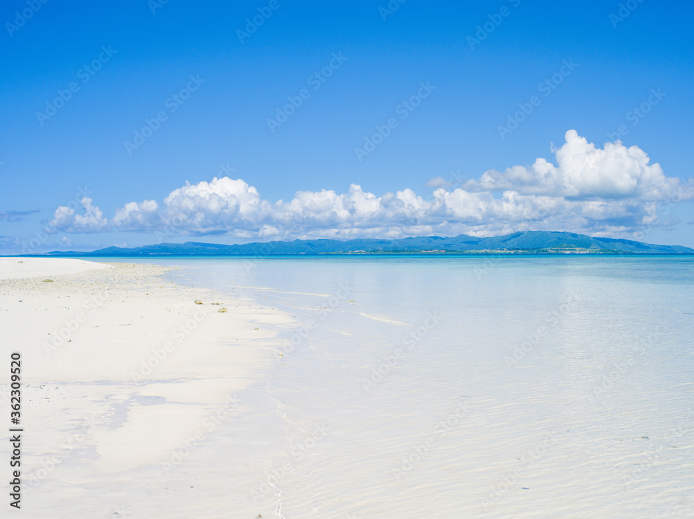 Fototapeta premium 海と雲と空