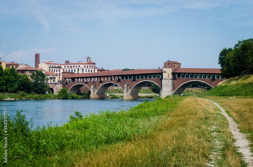 Il ponte coperto di Pavia lungo la Via Francigena