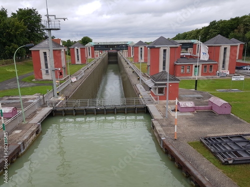 The lock Anderten in Hanover-Anderten overcomes a height difference of 14.70 m between the west and the summit level of the Mittelland Canal. photo