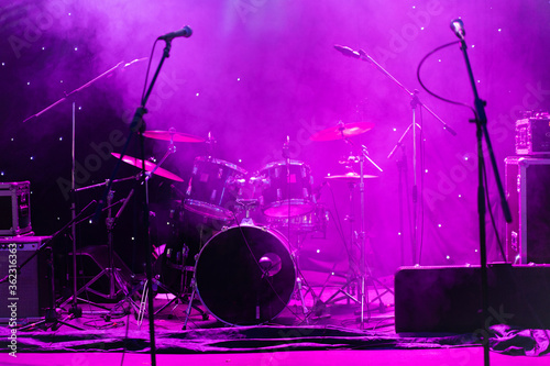 drums on stage during a concert © Tsyb Oleh