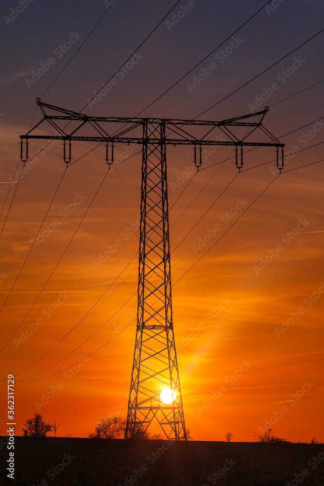 Hochspannungsleitung Hochspannungsmast im Sonnenuntergang