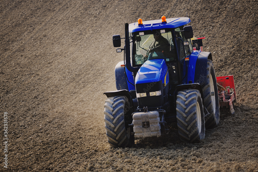 Obraz premium Trattore agricoltura