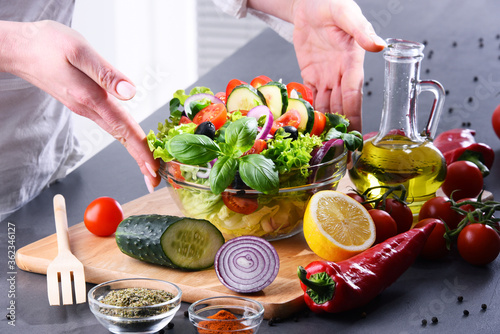 Preparation of a vegetable salad from fresh organic ingredients