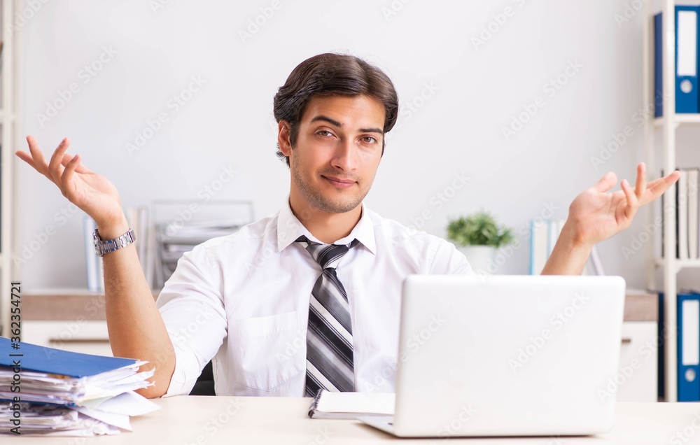Naklejka premium Young handsome businessman working in office
