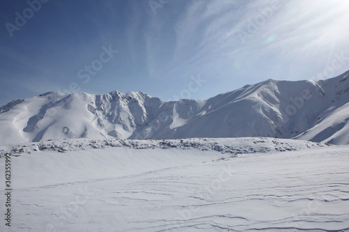 室堂の雪景色（立山と風紋）