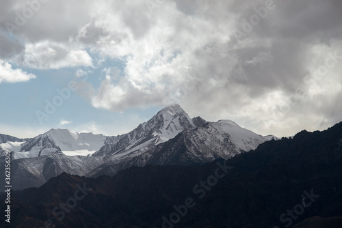 Fototapeta Naklejka Na Ścianę i Meble -  View of the winter snow mountain in the leh ladakh.