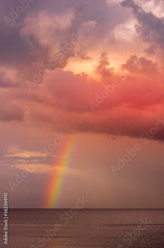 Arc-en-ciel sur la mer