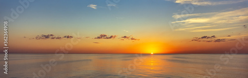 Sunset over the Gulf of Mexico from the west coast of Florida in the United States © Jim Schwabel