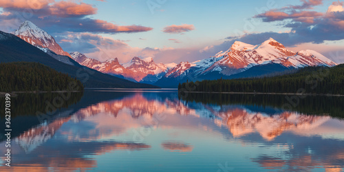 Jasper National Park in Canada © Henryk Sadura