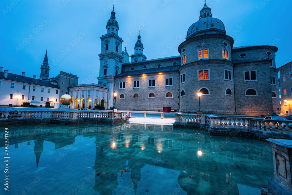 Fototapeta premium Salzburg Cathedral at dawn
