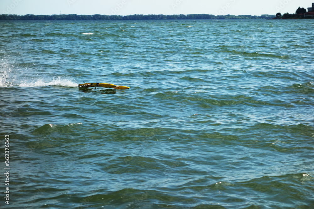 Naklejka premium Prototype electric model boat reaching a speed of 100km / h, 62mile / h