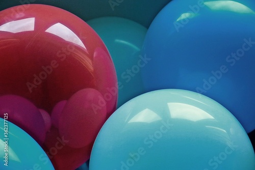 arriere plan de ballons d'anniversaire de toutes les couleures photo