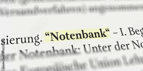 Notenbank im Buch mit Textmarker markiert