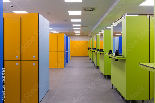Fotografie, Obraz Interior of a indoor swimming pool changing and locker room