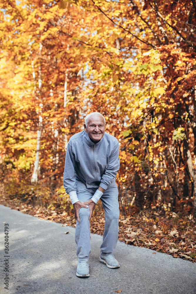 Obraz premium Senior Man Exercising In Park, having fun