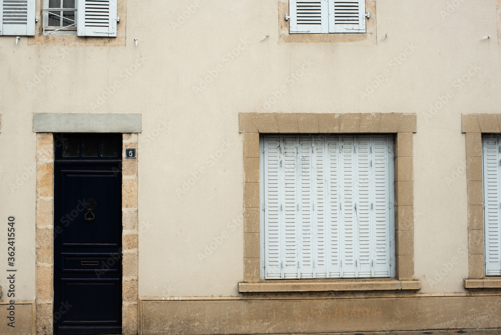 abandoned and neglected houses in France