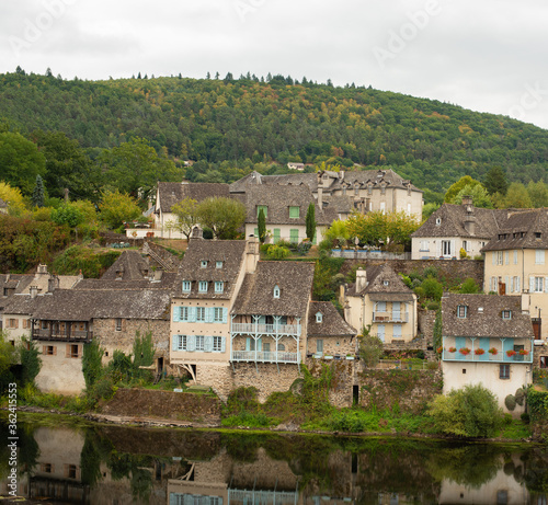 Obraz na płótnie view of a river and houses in France w salonie