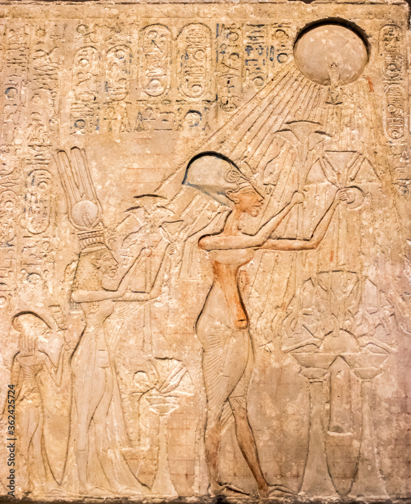 Naklejka premium Pharaoh Aquenáton and his family worshiping Aton. (1353 BC)
