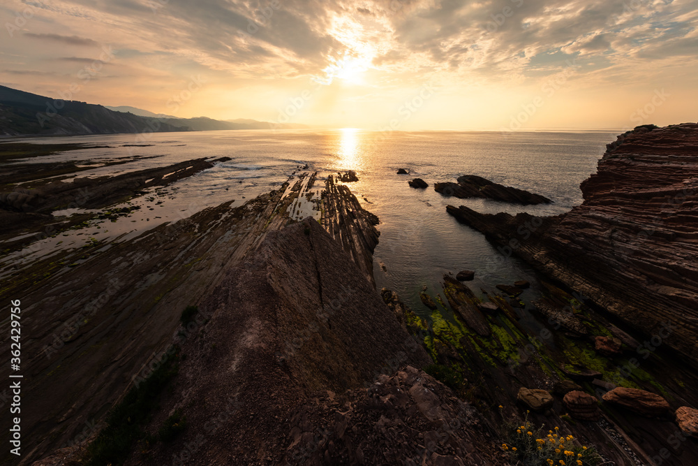 Obraz premium Beach of Algorri at Zumaia with the famous flysch coast, Basque Country. 