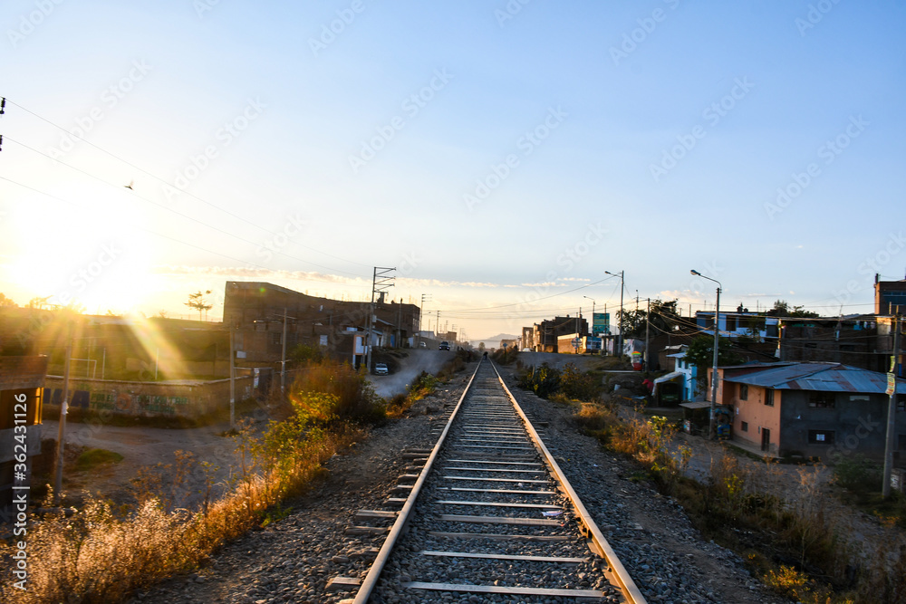 Fototapeta premium Ferrocarril en la atardecer