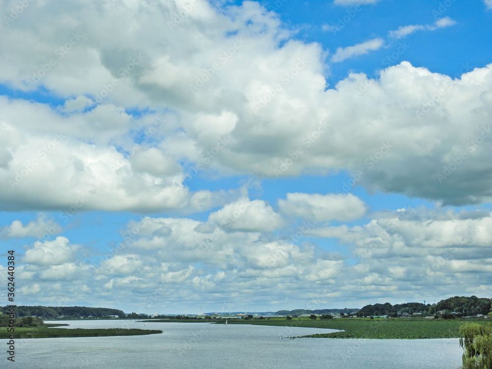 手賀沼の上に掛かっている大きな雲