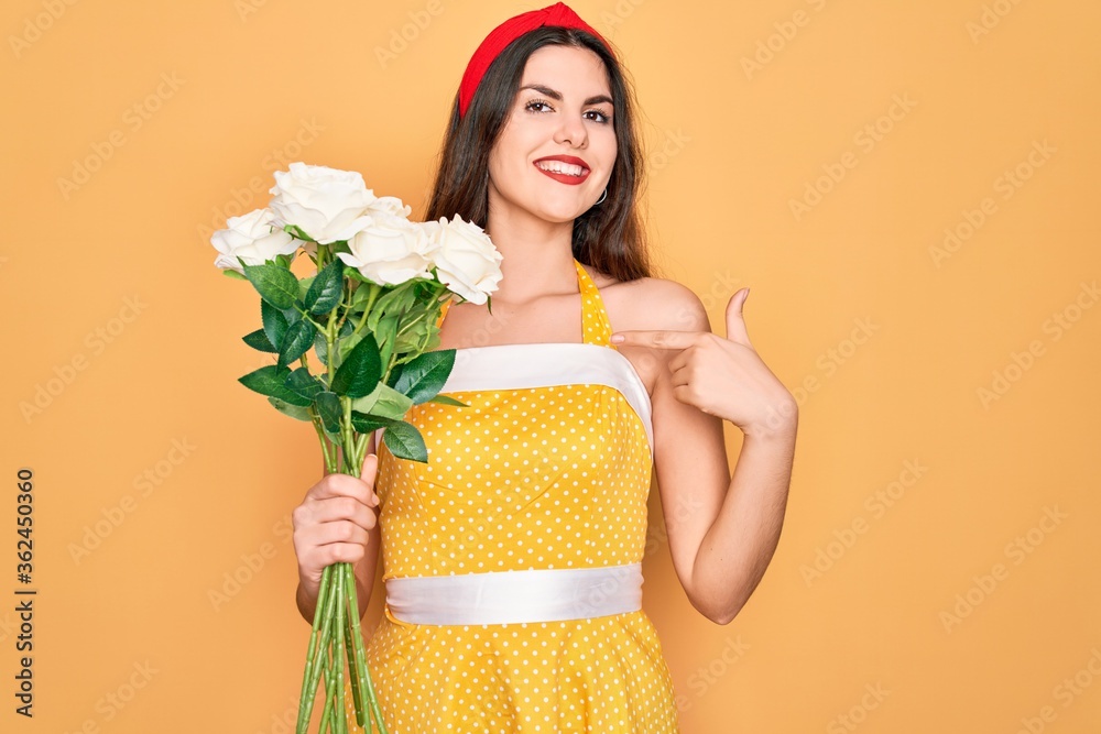 Φωτογραφία Young beautiful pin up woman wearing 50s fashion vintage dress holding boquet of