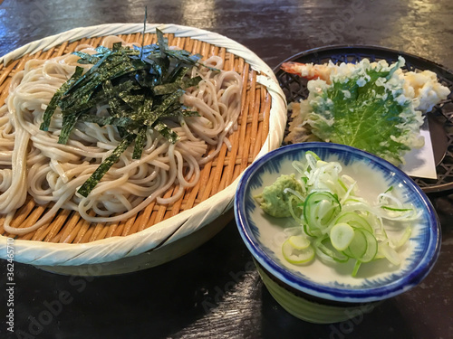 Zarusoba , Tempura and welsh onion photo