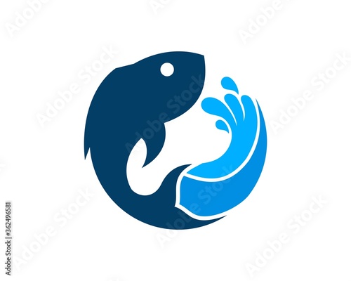 Wave with jumping fish