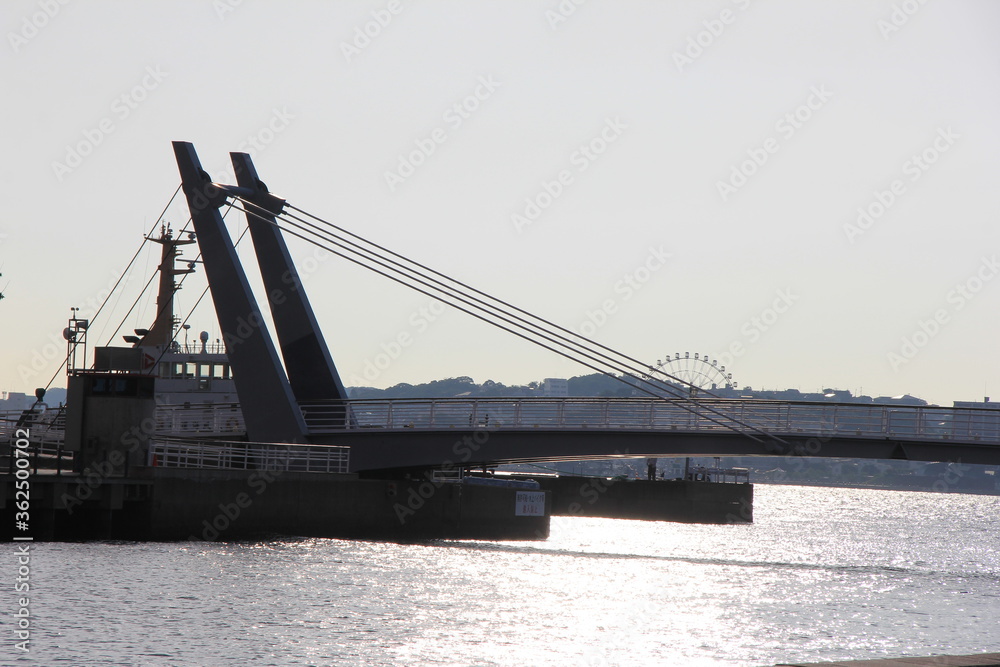 Obraz premium 歩行者専用の跳ね橋「ブルーウィングもじ」(福岡県)