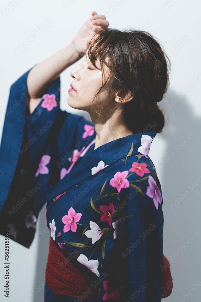 浴衣を着た女性