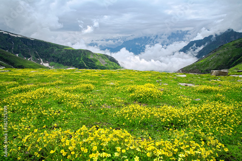 Beautiful scenic view of rohtang pass, the himalayan valley, Himachal Pradesh, India.
