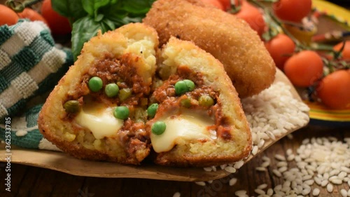 Arancinu Arancino siciliano ft0206_0204 Cucina siciliana Аранчини アランチーニ 아란치니	