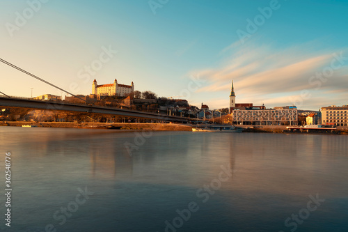 Obraz na płótnie Bratislava historical center with the castle over Danube river, Bratislava, Slovakia w salonie