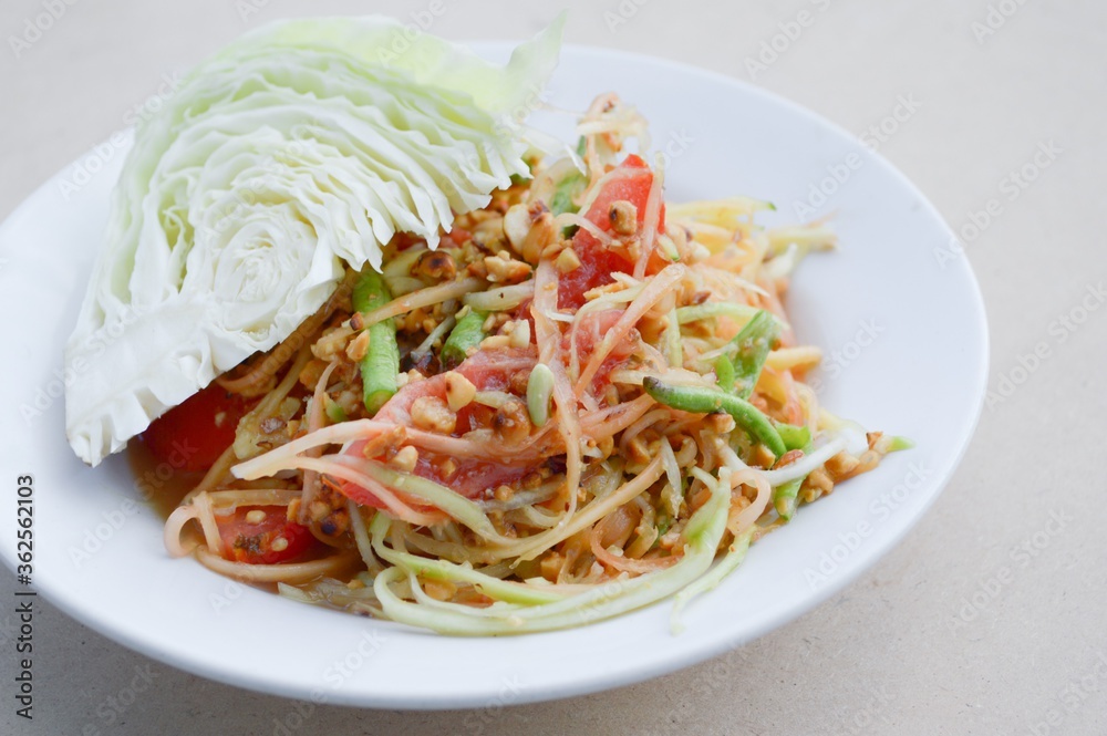 spicy papaya salad - Thailand healthy food