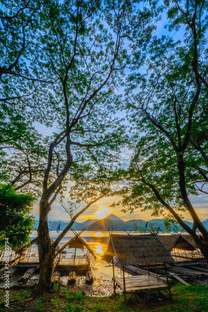 Fototapeta premium sunset on the lake
