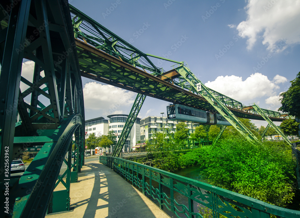 Fototapeta premium Wuppertal Schwebebahn 