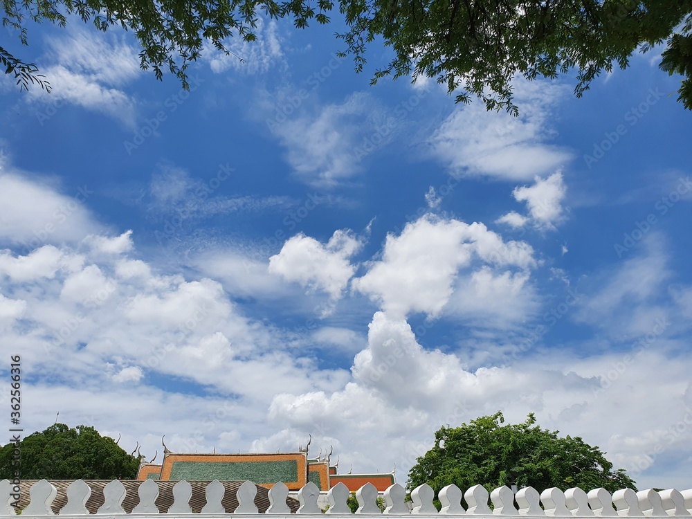 Fototapeta premium white fence and blue sky