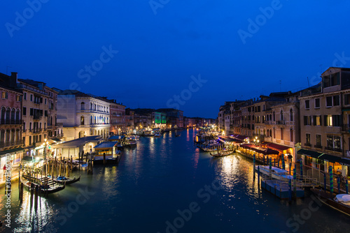 ヴェネツィアの夜景 © 信彦 松涛