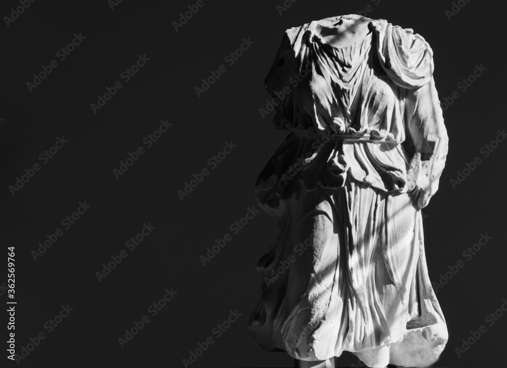 Black and white photo of ancient roman headless statue wearing a tunic - obrazy, fototapety, plakaty 