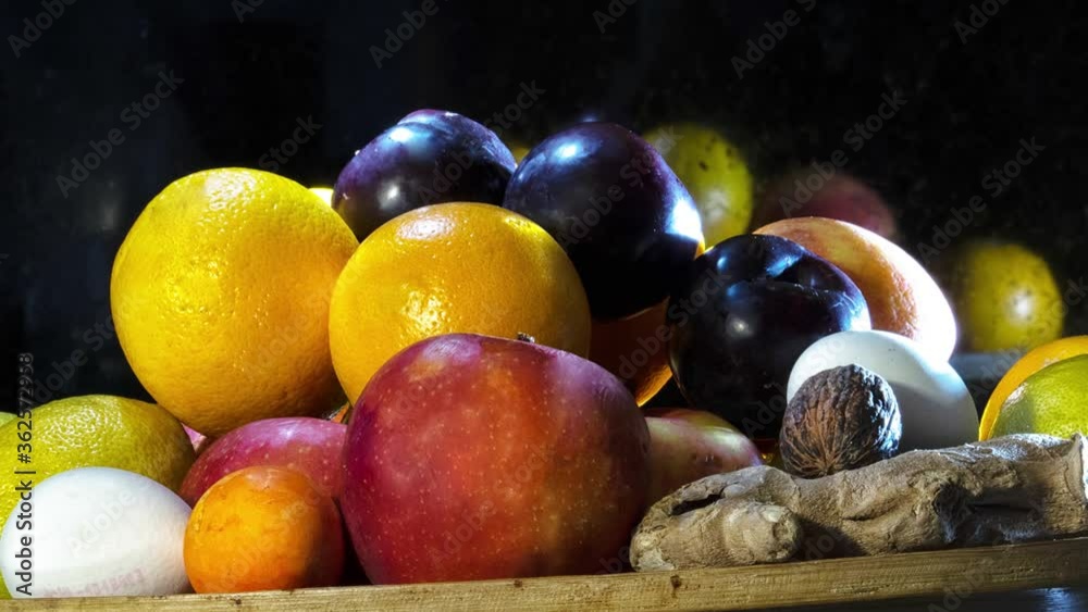 Verschiedene gesunde Früchte und Gemüse in der Schüssel.
