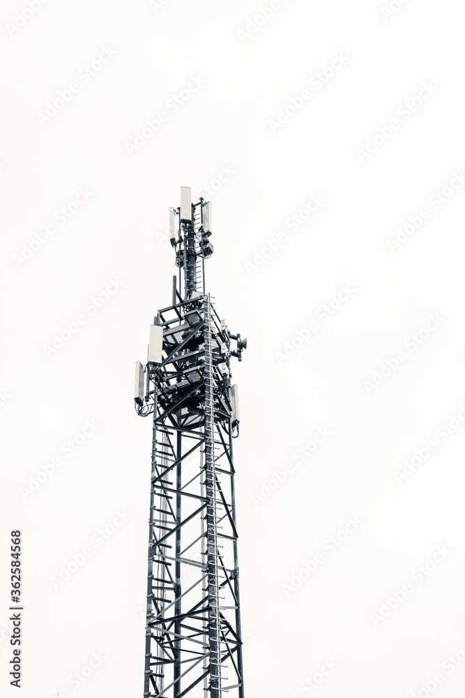 Funkturm auf weißem Himmel Abstrakt Minimal Funkturm auf weißem Himmel Abstrakt Minimal