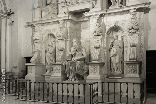 Foto Part of the Tomb of Pope Julius II by Michelangelo in the Basilica di San Pietro