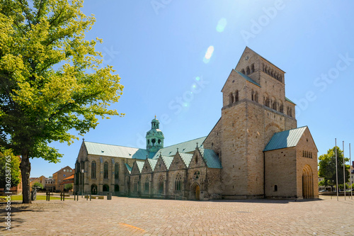 Dom Kirche,  St. Mariä Himmelfahrt in Hildesheim,
Unesco Welterbe Hildesheimer Dom St. Marien
