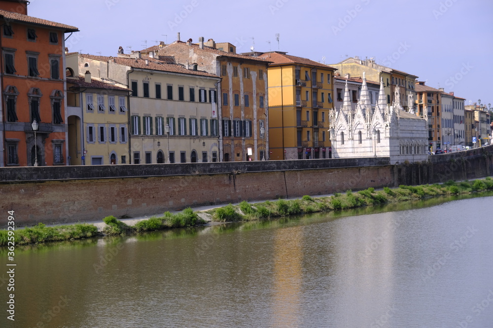 buildings at the Arno river's bank
