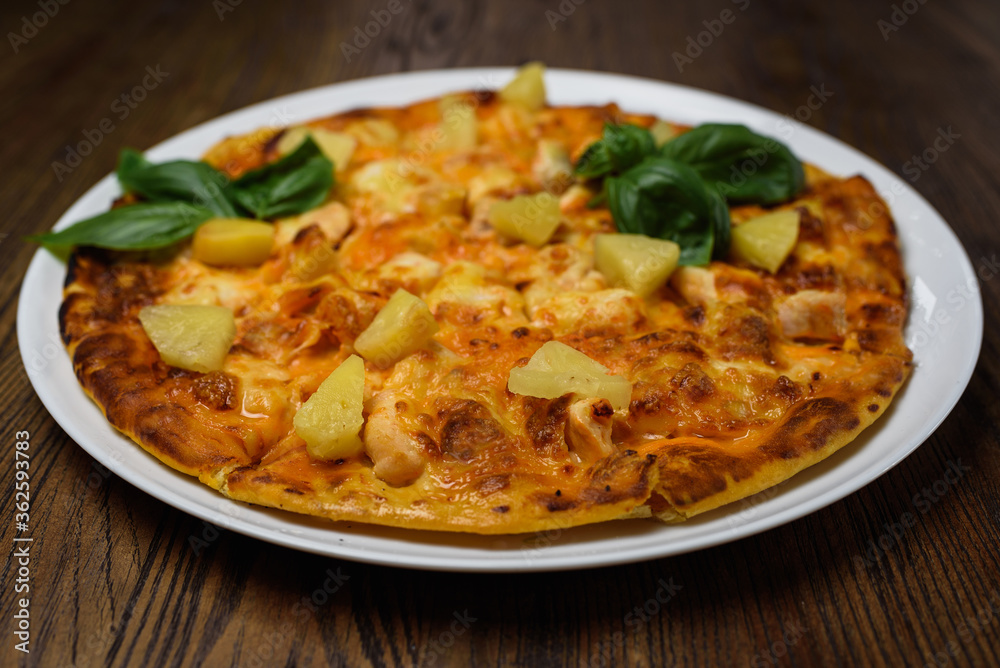 pizza with meat and tomatoes under cheese
pizza with meat and tomatoes under cheese